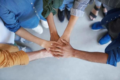 Immagine stilizzata di una sedia a rotelle ssociazione San Martino aps
